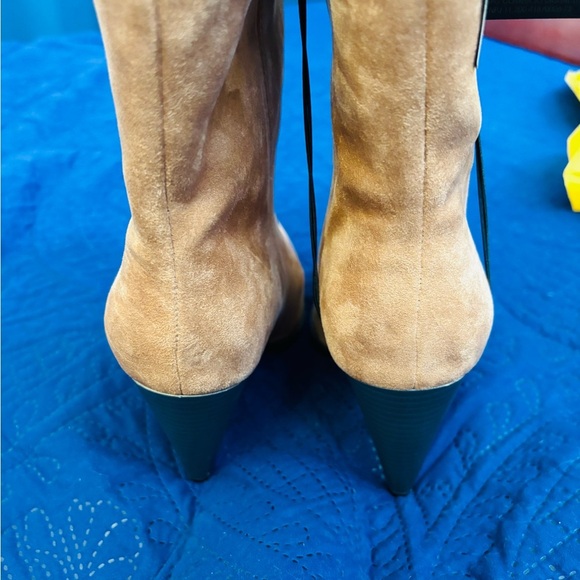 Forever 21 Tan Heeled Boots with Sleek Design - Picture 4 of 6